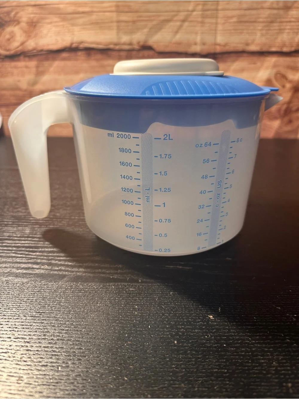 Tupperware Blue EZ MIX N STORE Measuring Pitcher Bowl 8 CUP / 2 L - #7713